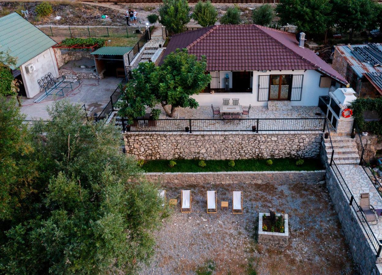 Luxury House Lotos Appartement Golubovci Buitenkant foto