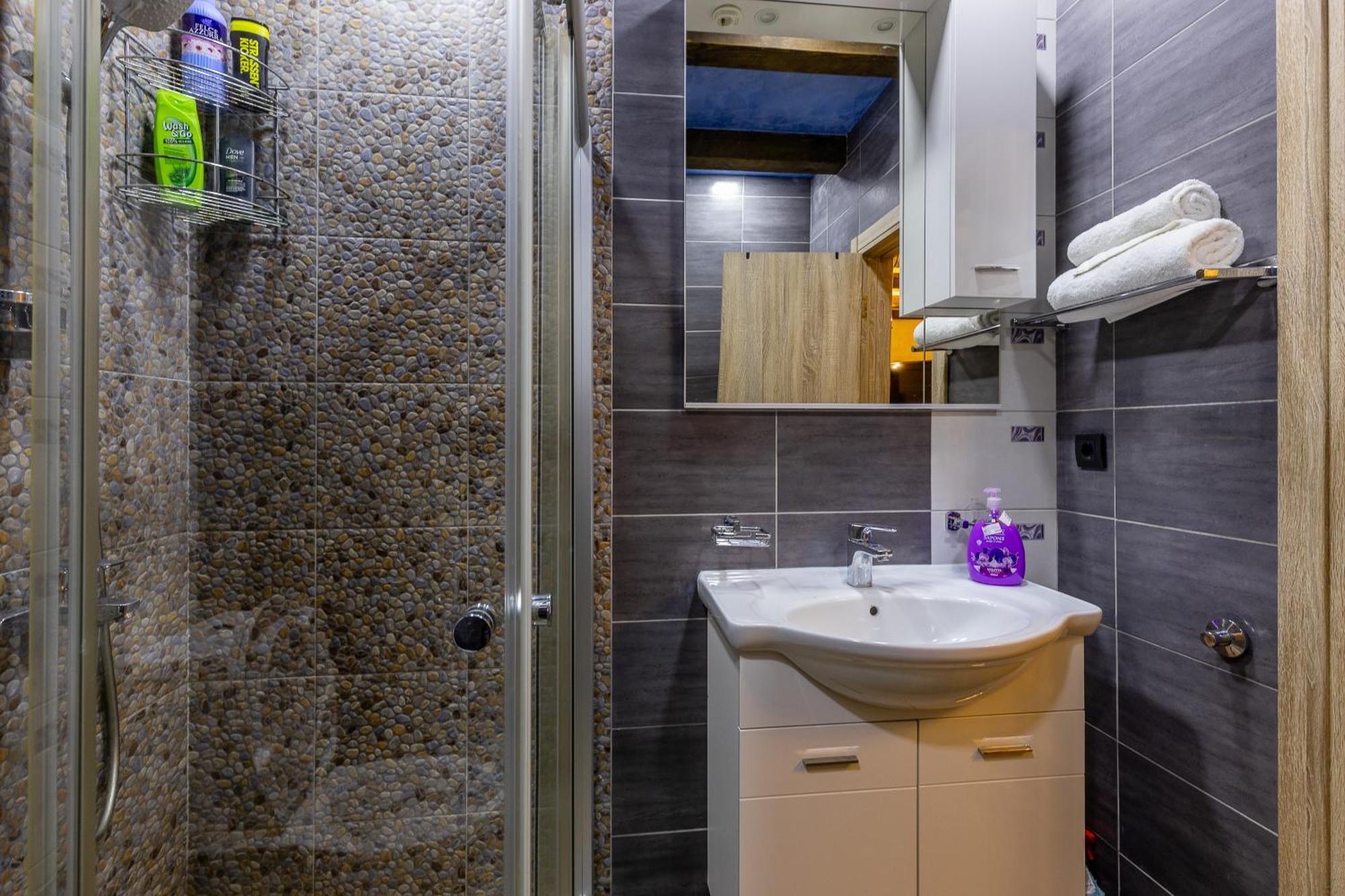 Luxury House Lotos Appartement Golubovci Buitenkant foto